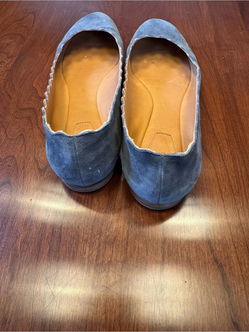 CHLOE Gray Suede Scalloped Ballet Flats